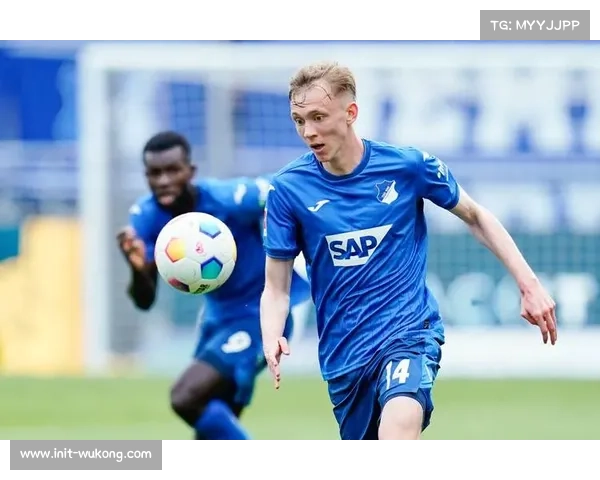 美因茨球员失利后低头离场,保级之路依然漫长艰辛